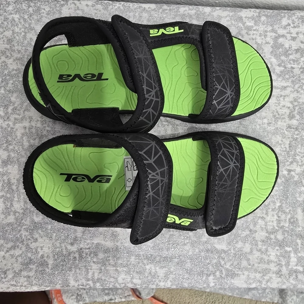 Teva Black and Green Tidepool Sport Kids Sandal Size 1